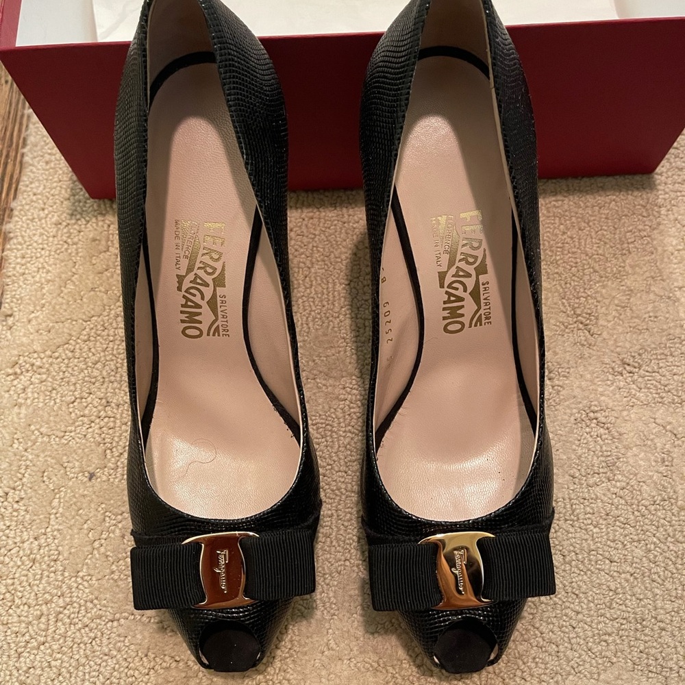 Salvatore Ferragamo Gilia pebble black heel